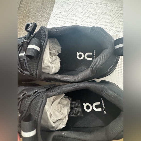 On Running Black Athletic Shoes - Picture 4 of 10